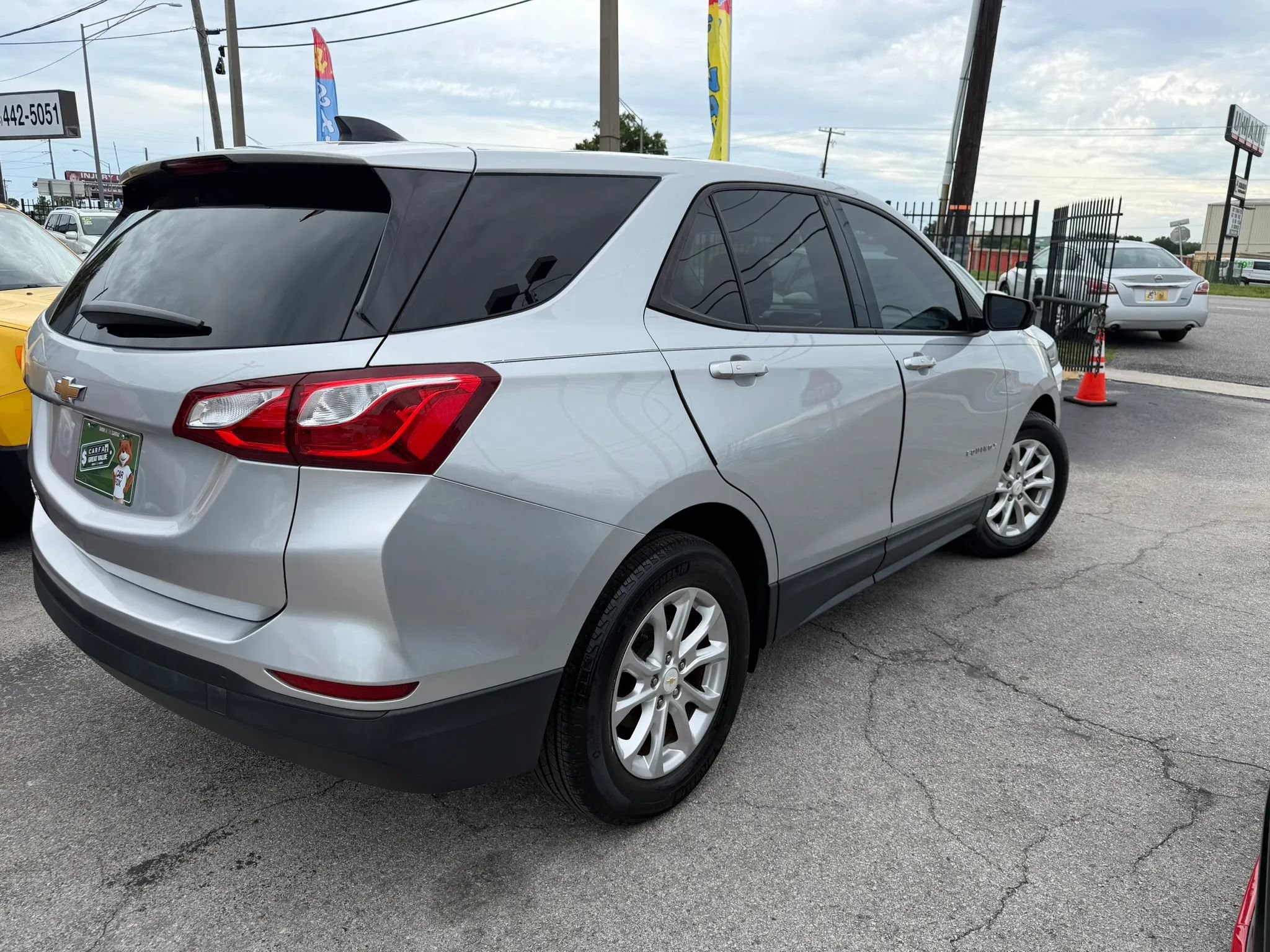 Used 2019 Chevrolet Equinox LS w/ LS Convenience Package FWD image 4