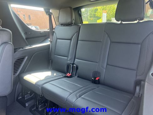 Used 2025 Chevrolet Tahoe High Country AWD/4WD image 23