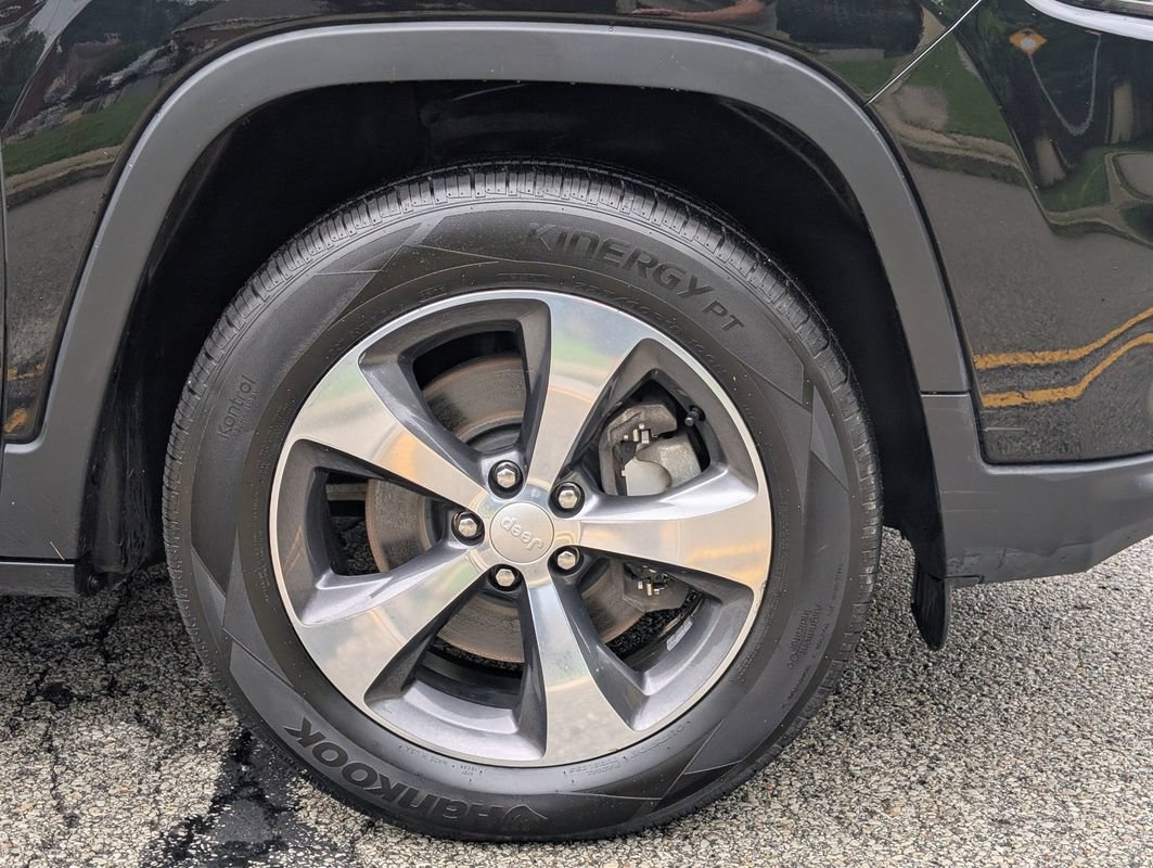 Used 2019 Jeep Cherokee Limited AWD/4WD image 15