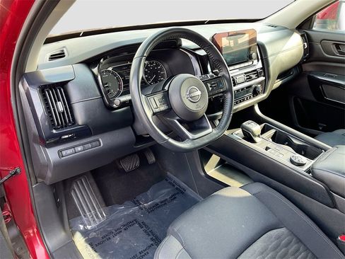 Used 2023 Nissan Pathfinder SV image 10
