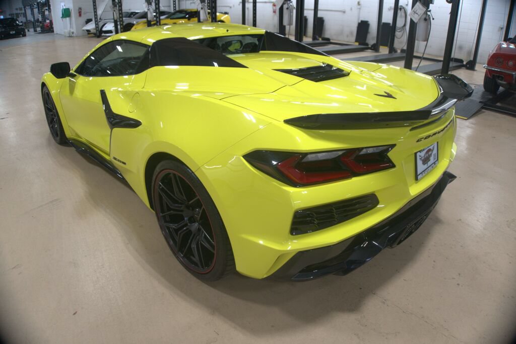 Used 2024 Chevrolet Corvette Z06 RWD image 3