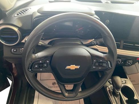 Used 2024 Chevrolet Trax LS w/ LS Convenience Package FWD image 13