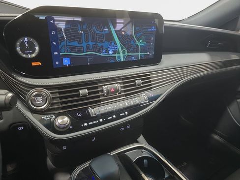 Used 2023 Lexus LS 500 w/ Accessory Package (Z2) RWD image 21