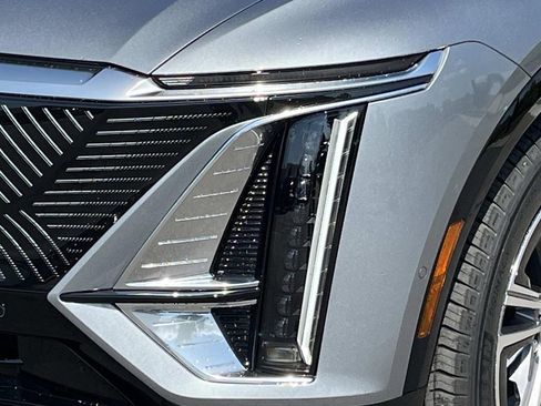 New 2026 Cadillac Lyriq Premium Luxury AWD/4WD image 9