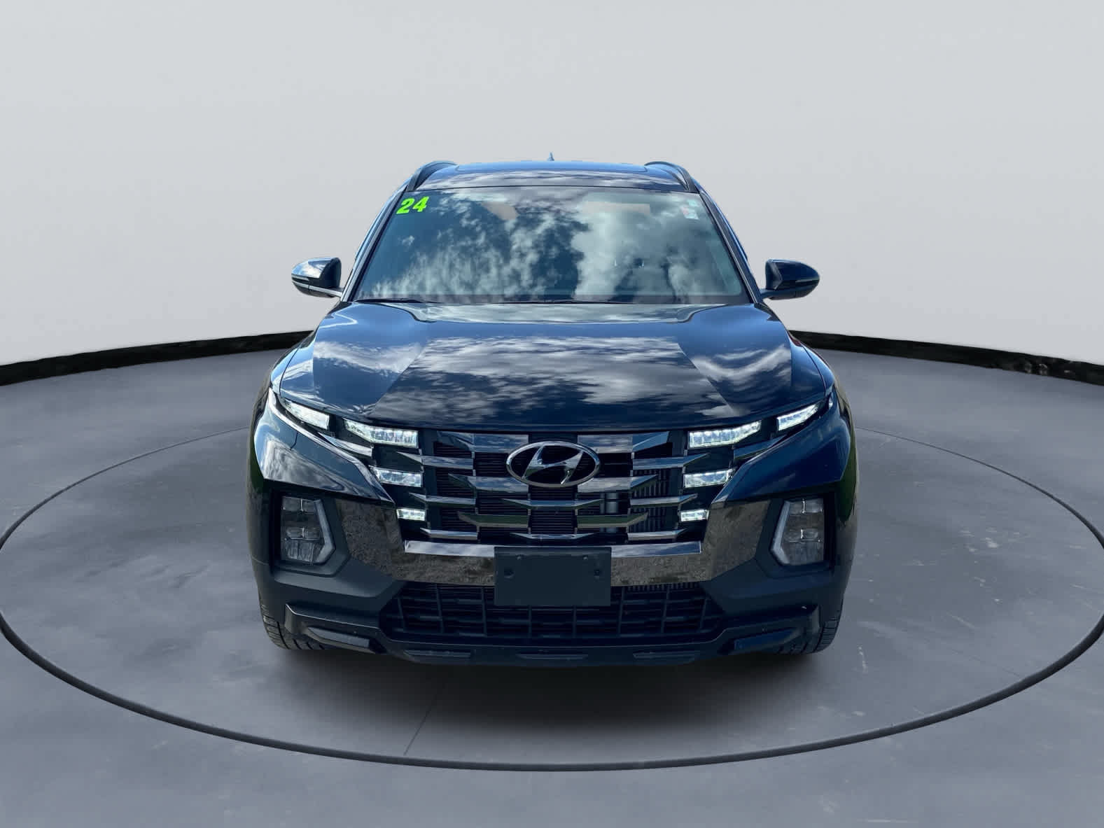 Used 2024 Hyundai Santa Cruz Night AWD/4WD image 2