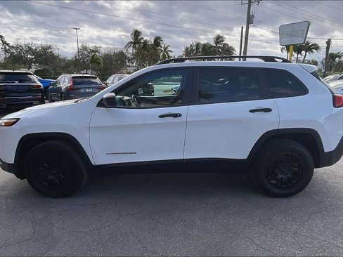 Used 2016 Jeep Cherokee Sport image 30