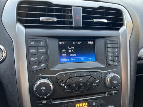 Used 2018 Ford Fusion SE image 22