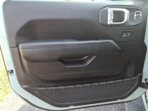 Used 2023 Jeep Wrangler Unlimited Sahara AWD/4WD image 10