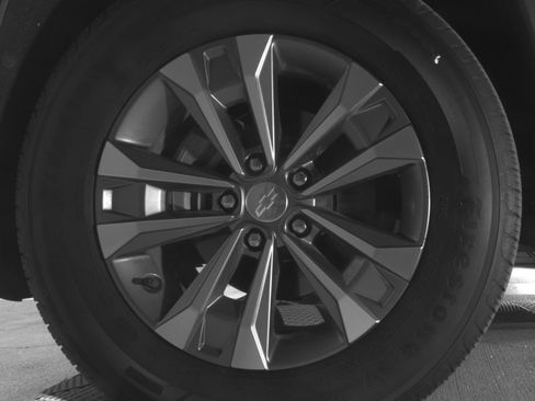 Used 2026 Chevrolet Equinox LT FWD image 10