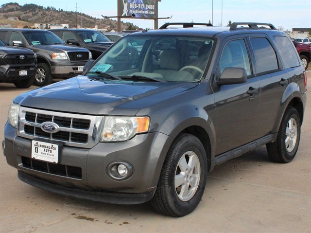 Used 2010 Ford Escape XLT AWD/4WD image 2