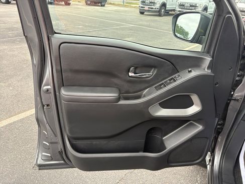 Used 2025 Nissan Frontier SV RWD image 23