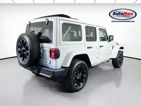 Used 2024 Jeep Wrangler Unlimited Sahara AWD/4WD image 2