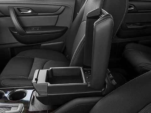 Used 2016 Chevrolet Traverse LT w/ Style and Technology Package FWD image 8