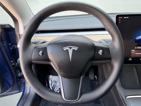 Used 2023 Tesla Model 3 Standard Range image 35
