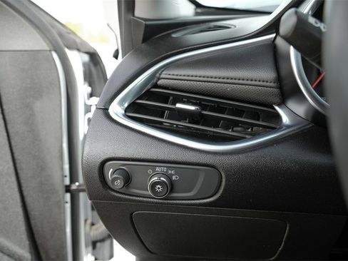 Used 2024 Chevrolet Malibu LT image 21