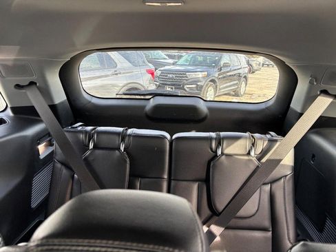 Used 2023 Ford Explorer Limited image 12