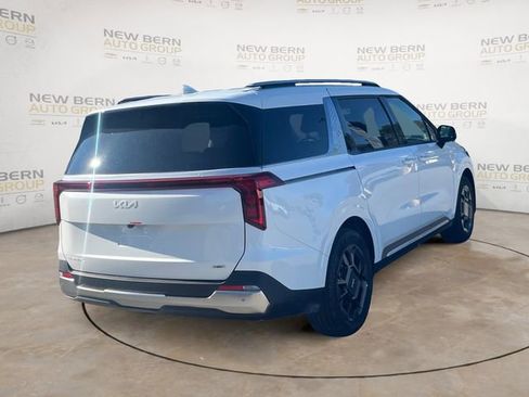 New 2026 Kia Carnival SX FWD image 5