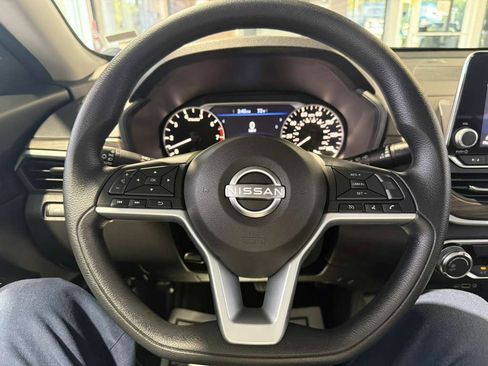 Used 2025 Nissan Altima 2.5 SV image 44