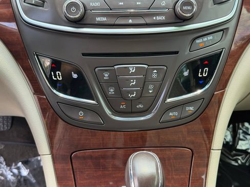 Used 2016 Buick Regal Premium FWD image 24