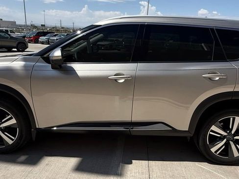 Used 2023 Nissan Rogue Platinum FWD image 6
