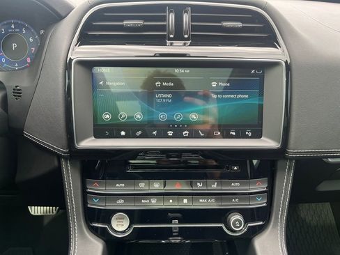 Used 2020 Jaguar F-PACE SVR image 25