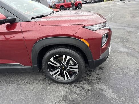 Used 2023 Chevrolet TrailBlazer LT image 2