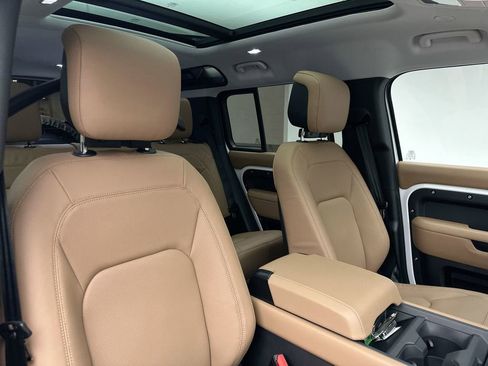 New 2026 Land Rover Defender 110 X-Dynamic SE image 6