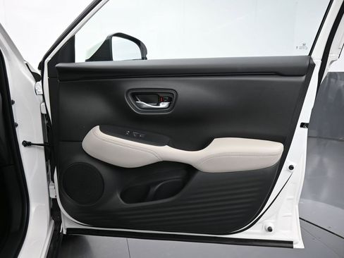 Certified 2026 Honda HR-V LX image 38