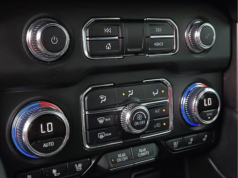 Used 2023 GMC Yukon XL AT4 w/ Technology Package image 16