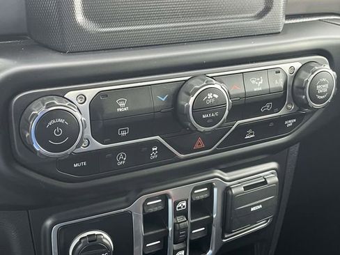 Used 2022 Jeep Gladiator Sport image 30