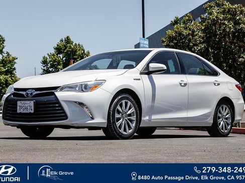 Used 2016 Toyota Camry XLE w/ Moonroof Package FWD image 1
