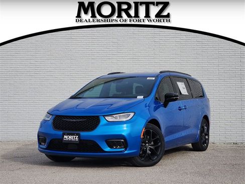 New 2026 Chrysler Pacifica Select image 1