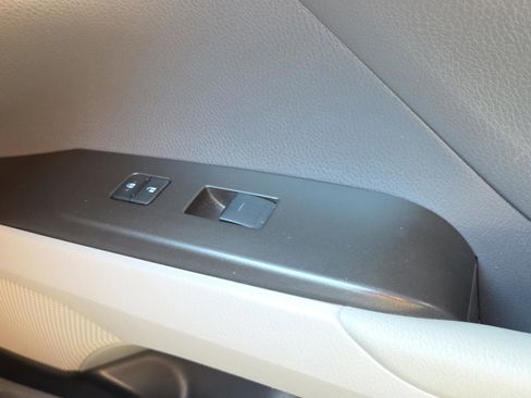 Used 2022 Toyota Camry LE image 32