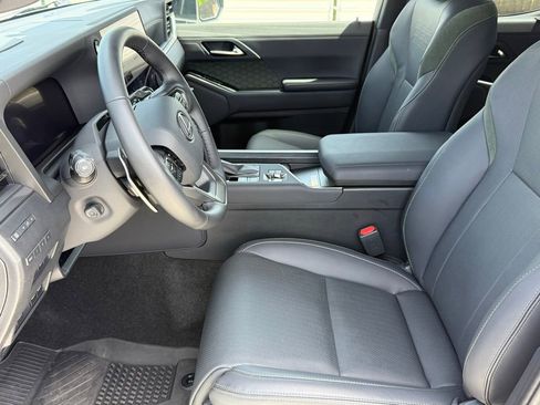 Used 2025 Lexus GX 550 w/ Accessory Package (32) AWD/4WD image 16