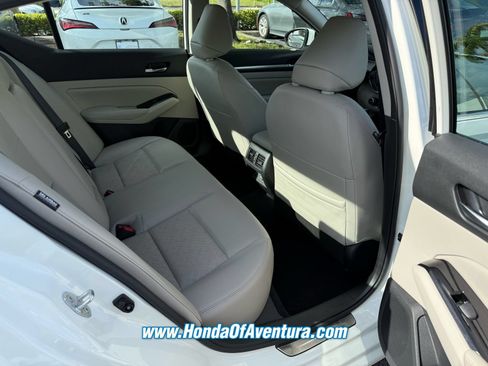 Used 2024 Nissan Altima 2.5 SL FWD image 11