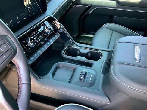 Used 2025 GMC Sierra 2500 AT4X AWD/4WD image 17