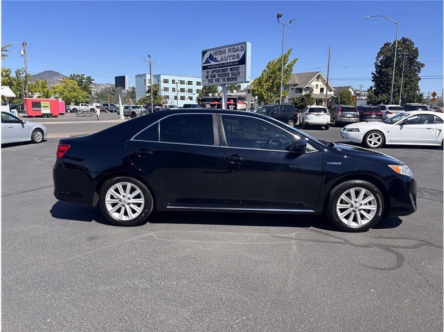 Used 2014 Toyota Camry XLE w/ Leather Package FWD image 6