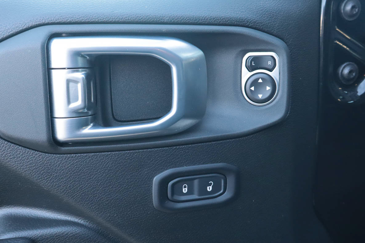 Used 2026 Jeep Gladiator Mojave AWD/4WD image 16