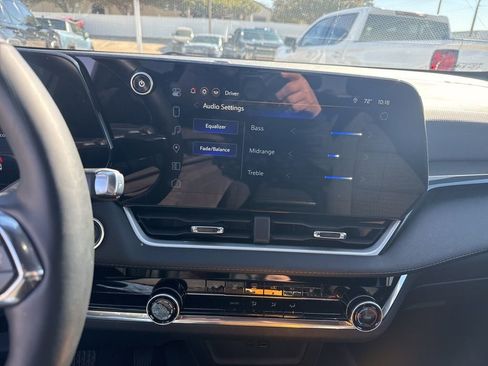 Used 2025 Chevrolet Equinox LT image 14