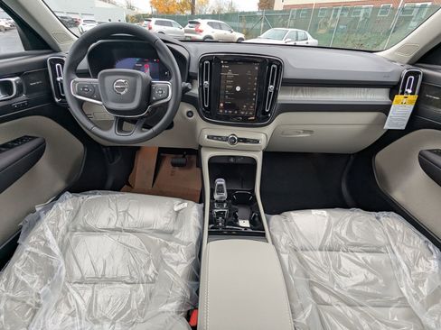 New 2026 Volvo XC40 B5 Ultra w/ Protection Package Premier image 18