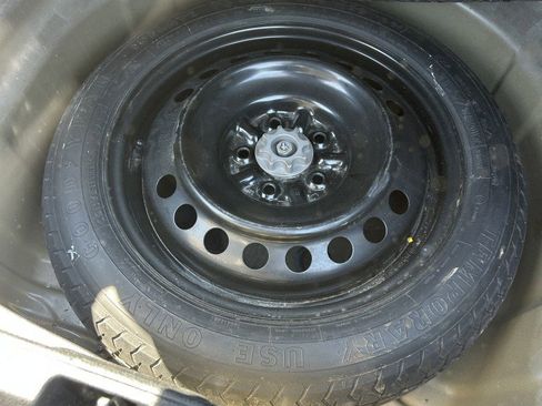 Used 2018 Toyota Camry LE image 25