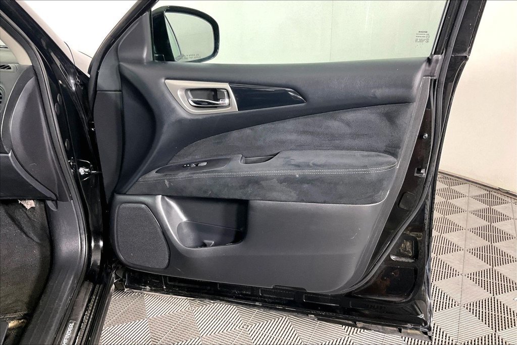 Used 2014 Nissan Pathfinder S w/ Cargo Package FWD image 21