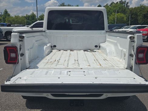 Used 2022 Jeep Gladiator Overland AWD/4WD image 14