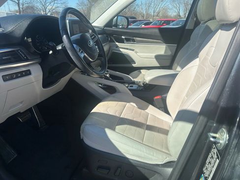 Used 2021 Kia Telluride SX w/ SX Prestige Package image 2