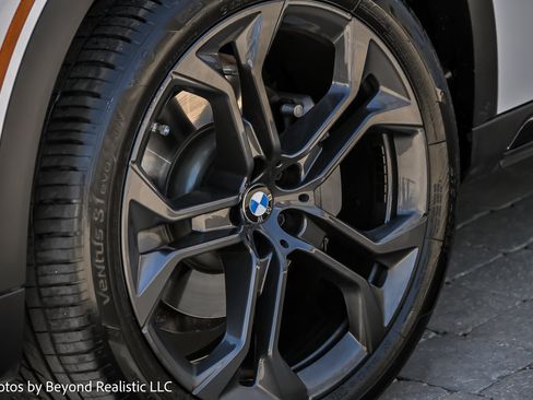 Used 2022 BMW X6 xDrive40i w/ Premium Package image 12