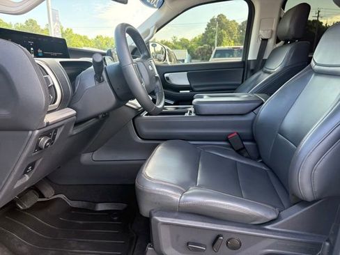 Used 2025 Ford Expedition Active AWD/4WD image 9