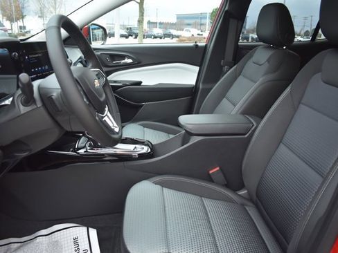 New 2026 Chevrolet Trax LT w/ Sunroof Package image 14