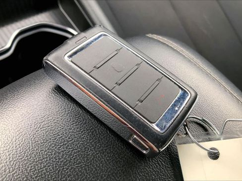 Used 2024 Jeep Grand Cherokee L Laredo RWD image 12
