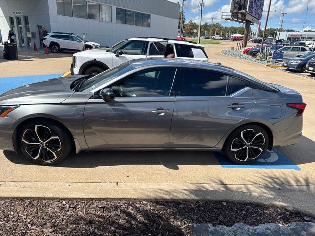 Used 2024 Nissan Altima 2.5 SR w/ SR Premium Package FWD image 8