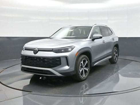 New 2026 Volkswagen Tiguan SE image 3